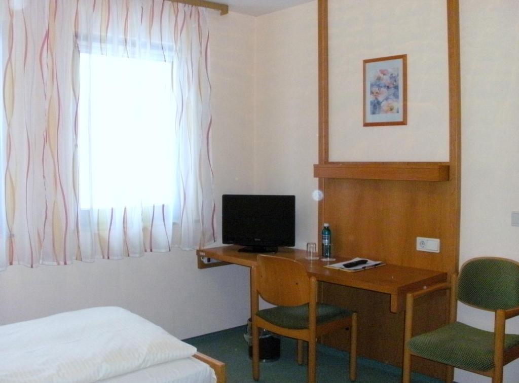 Gasthof Landhotel Gruner Baum Cadolzburg Стая снимка