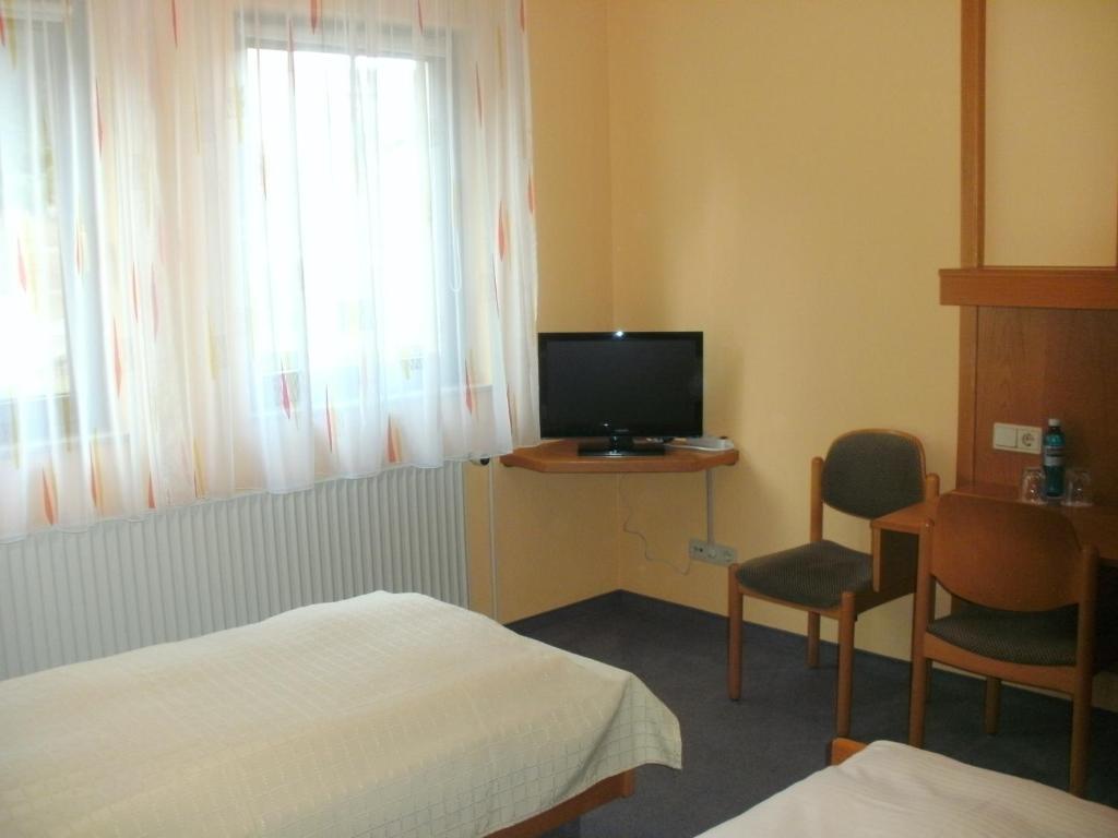 Gasthof Landhotel Gruner Baum Cadolzburg Стая снимка