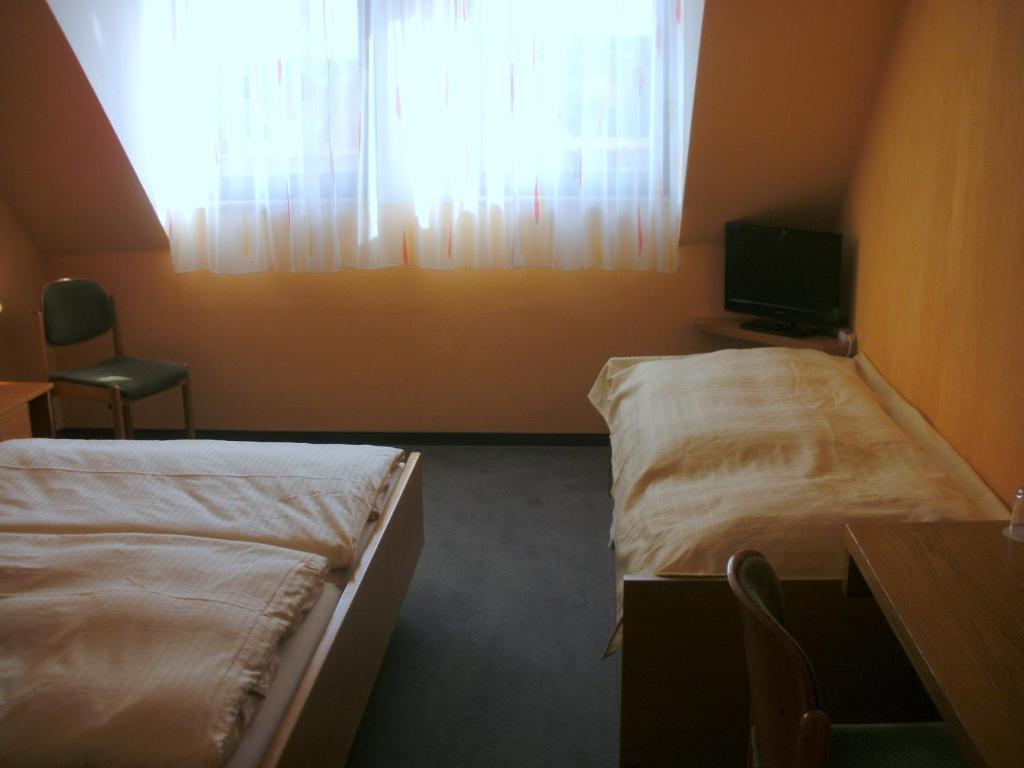 Gasthof Landhotel Gruner Baum Cadolzburg Стая снимка