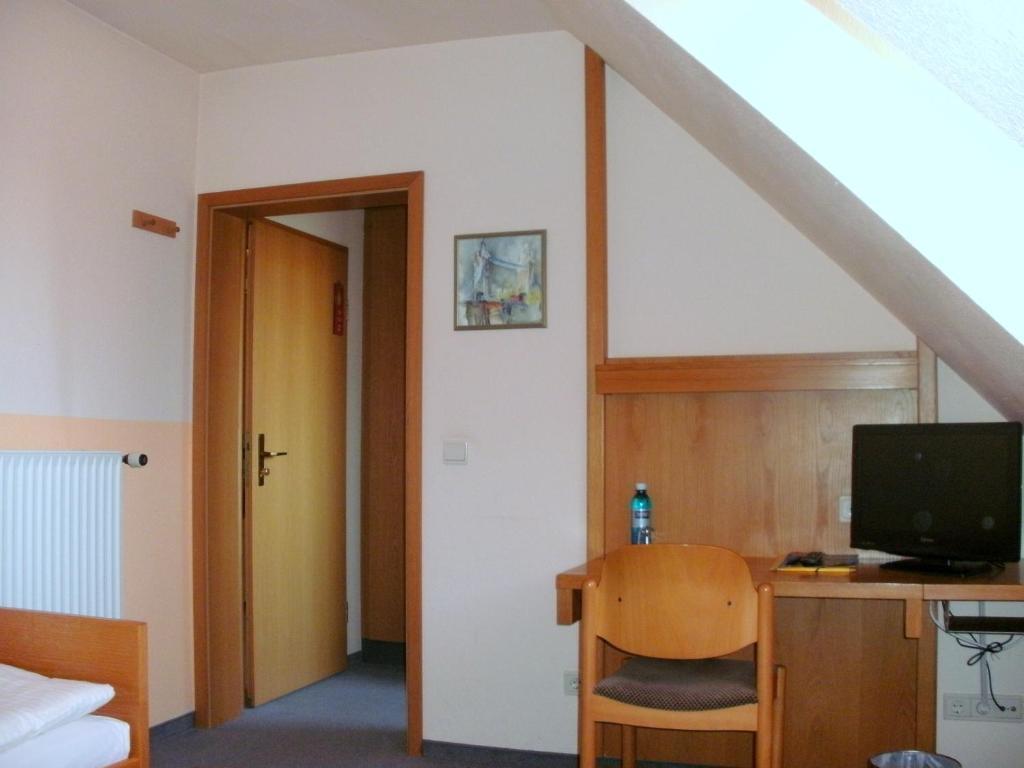 Gasthof Landhotel Gruner Baum Cadolzburg Стая снимка