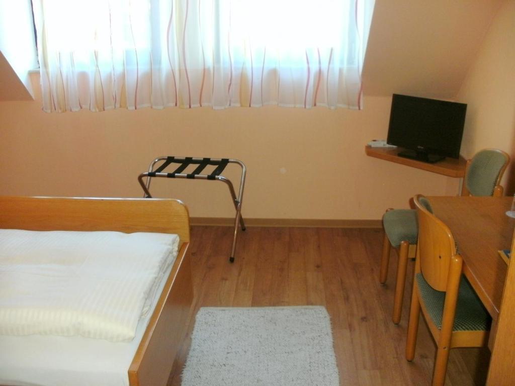 Gasthof Landhotel Gruner Baum Cadolzburg Стая снимка