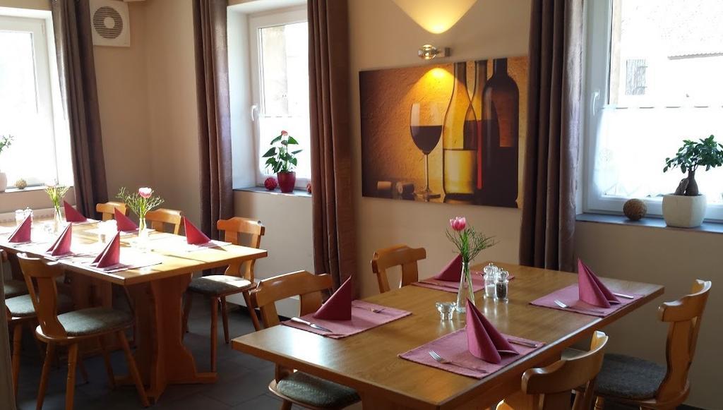 Gasthof Landhotel Gruner Baum Cadolzburg Екстериор снимка