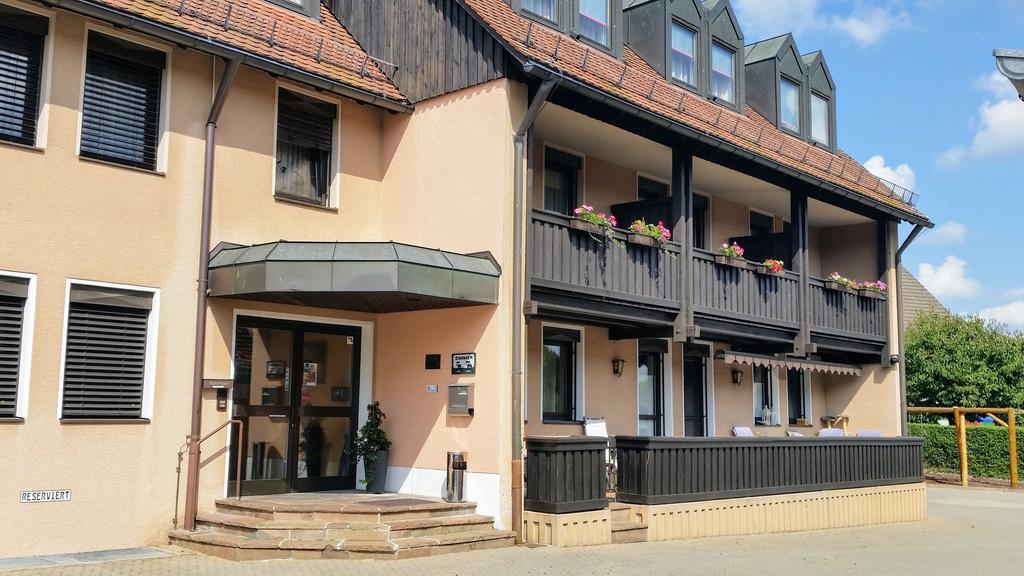 Gasthof Landhotel Gruner Baum Cadolzburg Екстериор снимка