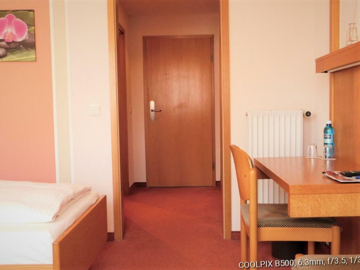 Gasthof Landhotel Gruner Baum Cadolzburg Екстериор снимка