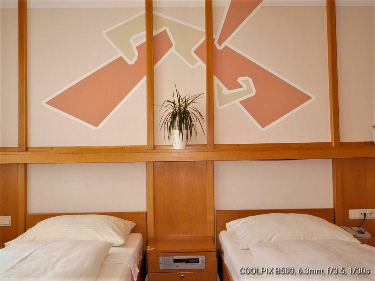 Gasthof Landhotel Gruner Baum Cadolzburg Екстериор снимка
