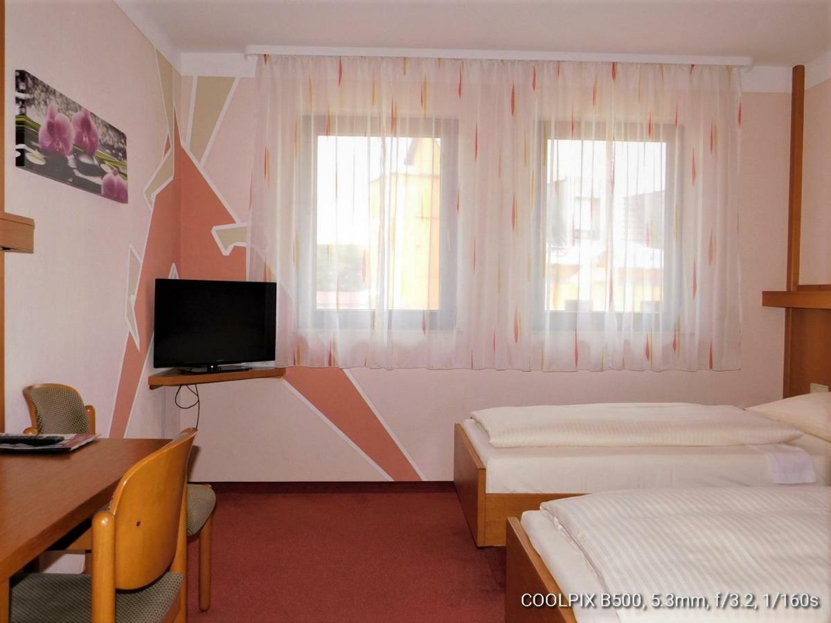 Gasthof Landhotel Gruner Baum Cadolzburg Екстериор снимка