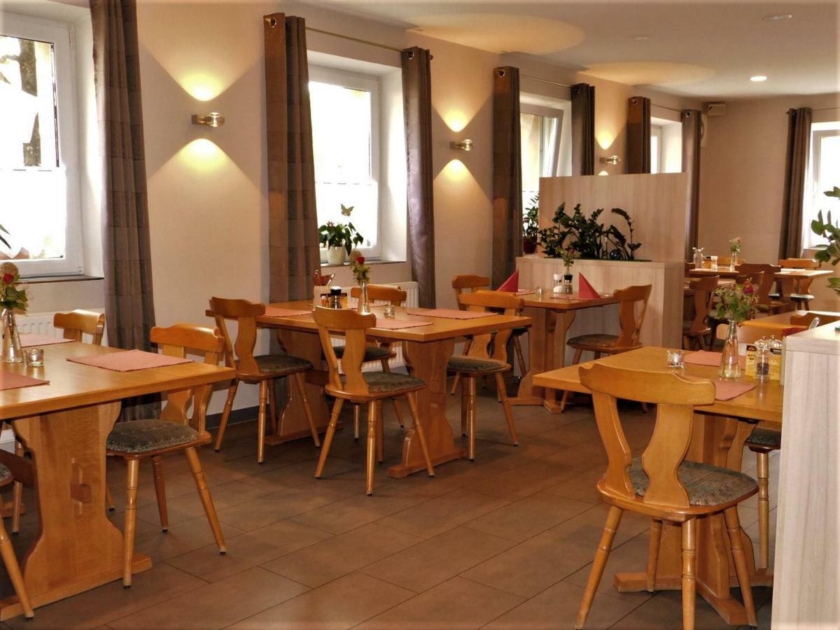 Gasthof Landhotel Gruner Baum Cadolzburg Екстериор снимка