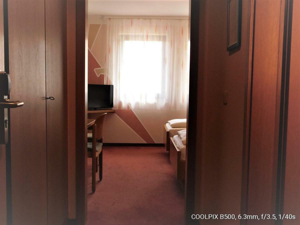 Gasthof Landhotel Gruner Baum Cadolzburg Екстериор снимка